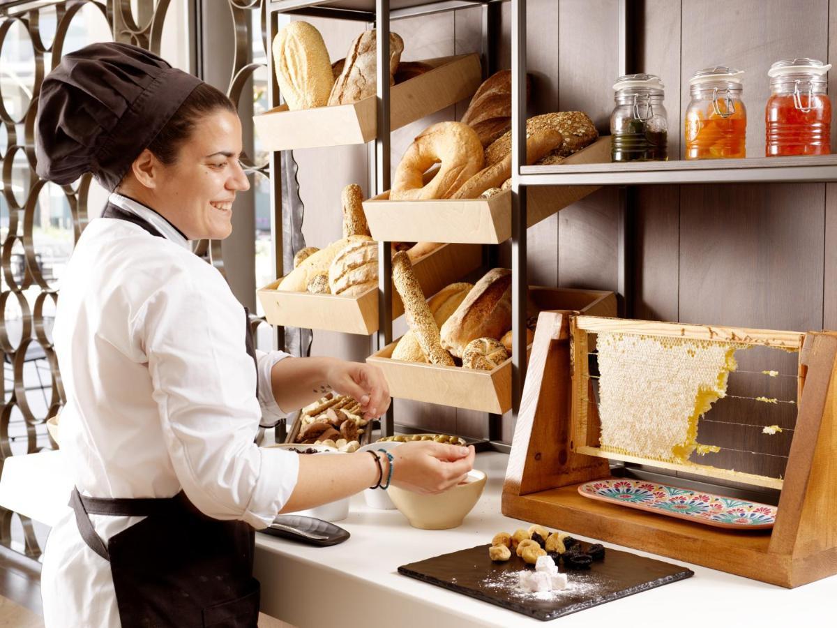 Nautilux Rethymno By Mage Hotels エクステリア 写真 A pastry chef at work