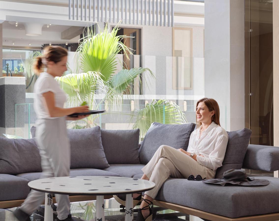 Nautilux Rethymno By Mage Hotels エクステリア 写真 A hotel guest being served